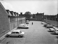 87542 Gezicht op het Openbaar Slachthuis (Amsterdamsestraatweg 283) te Utrecht, na de uitbreiding van 1969.